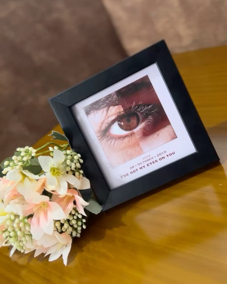 Eye Photo Frame